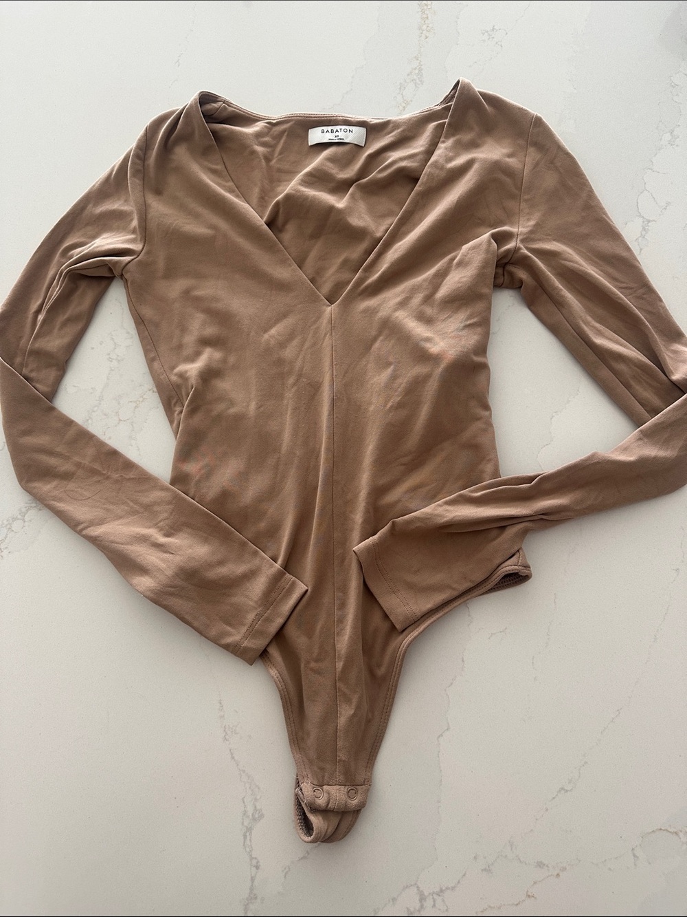 Aritzia Babaton Brown Tan deep v neck long sleeve bodysuit size XS